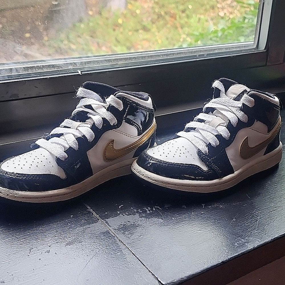 Girls sneakers